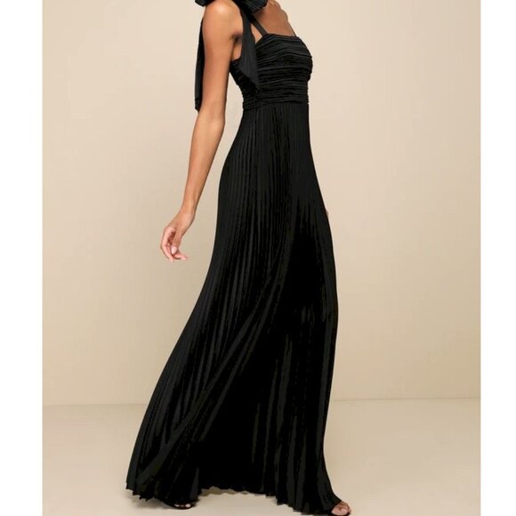 Lulu's Black Satin Pleated Sleeveless Bow Maxi Dress Medium New with Tags NWT - Picture 3 of 8